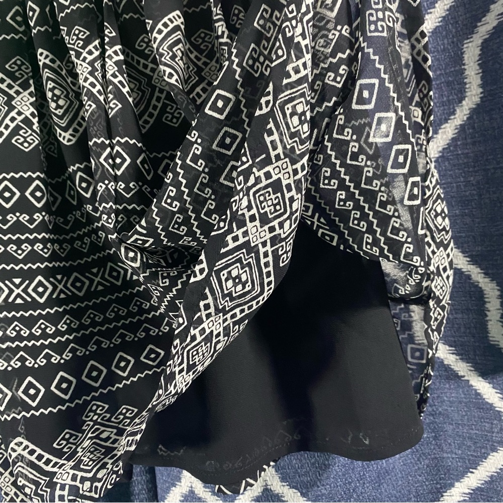 Geometric Pattern Flowy Skirt - Picture 4 of 5